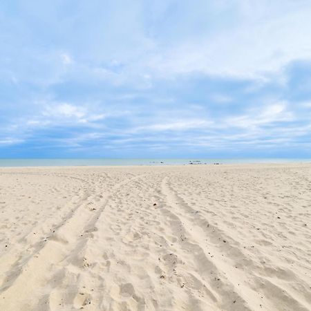 Scenic Evans Hideaway Steps To Lake Huron! Oscoda Exterior photo