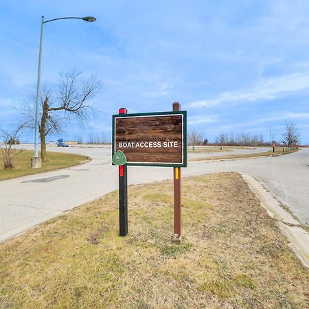 Scenic Evans Hideaway Steps To Lake Huron! Oscoda Exterior photo