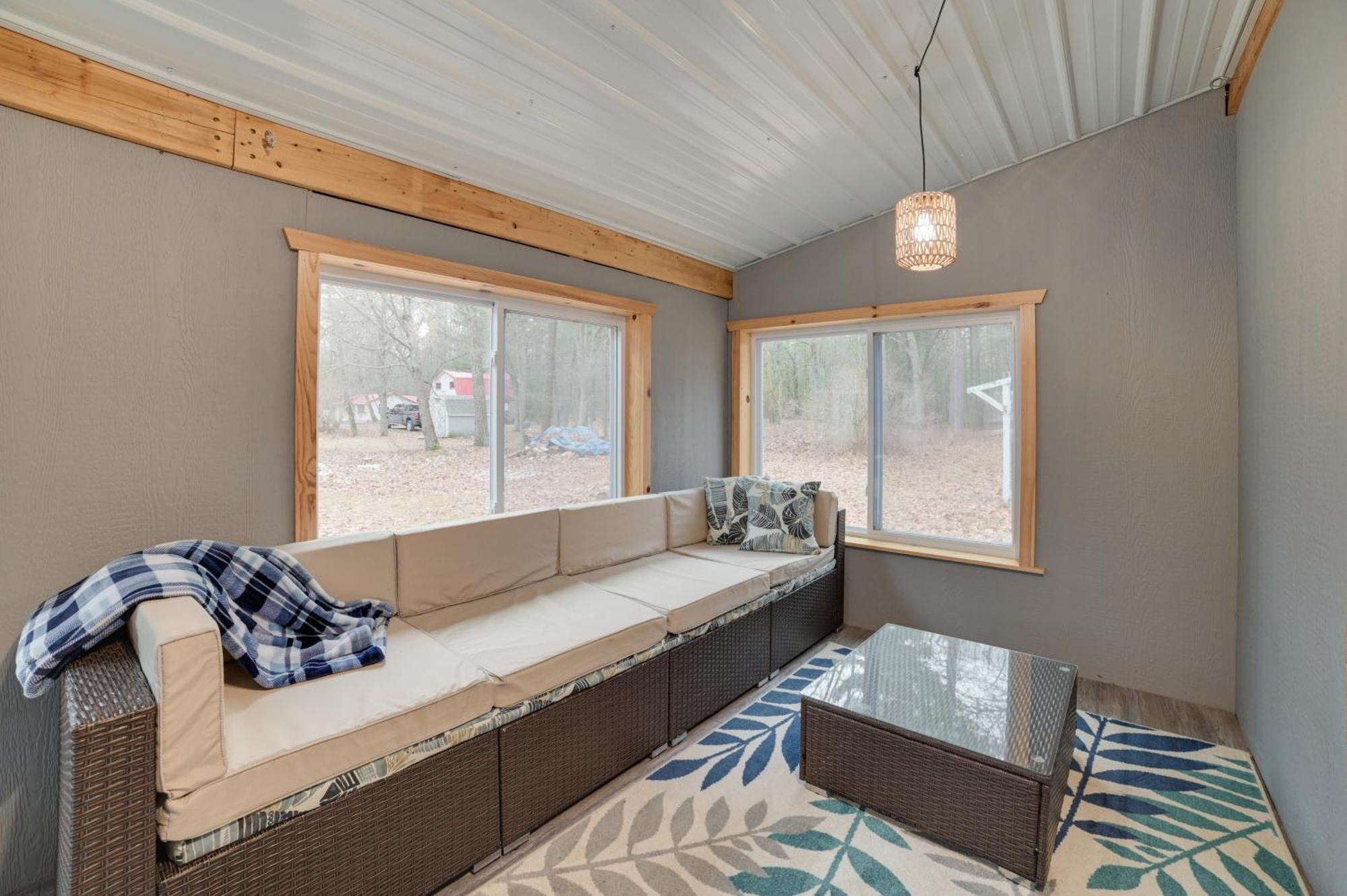 Scenic Evans Hideaway Steps To Lake Huron! Oscoda Exterior photo