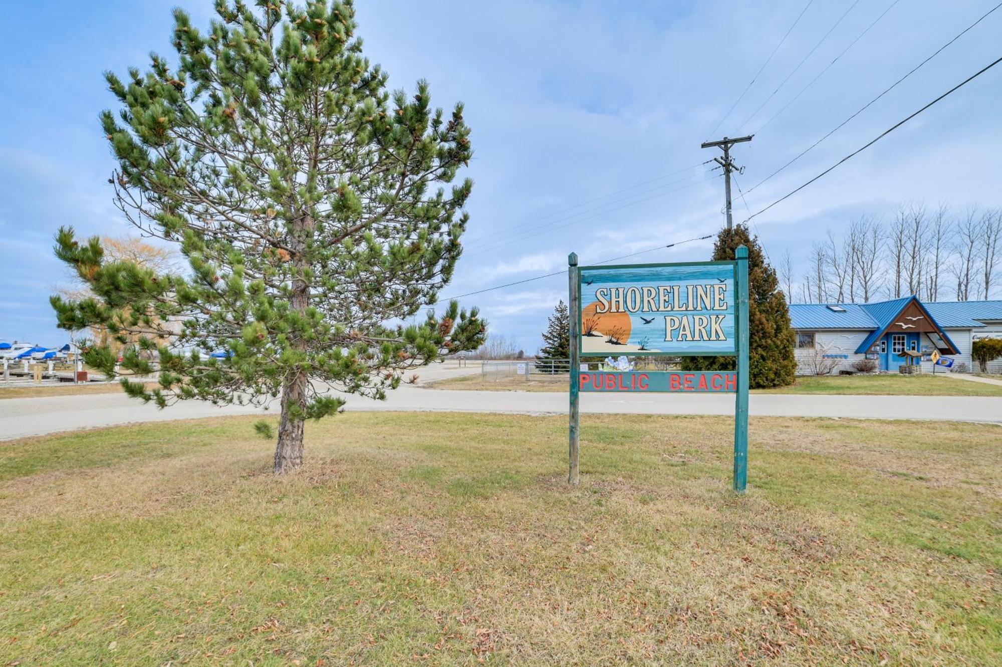 Scenic Evans Hideaway Steps To Lake Huron! Oscoda Exterior photo